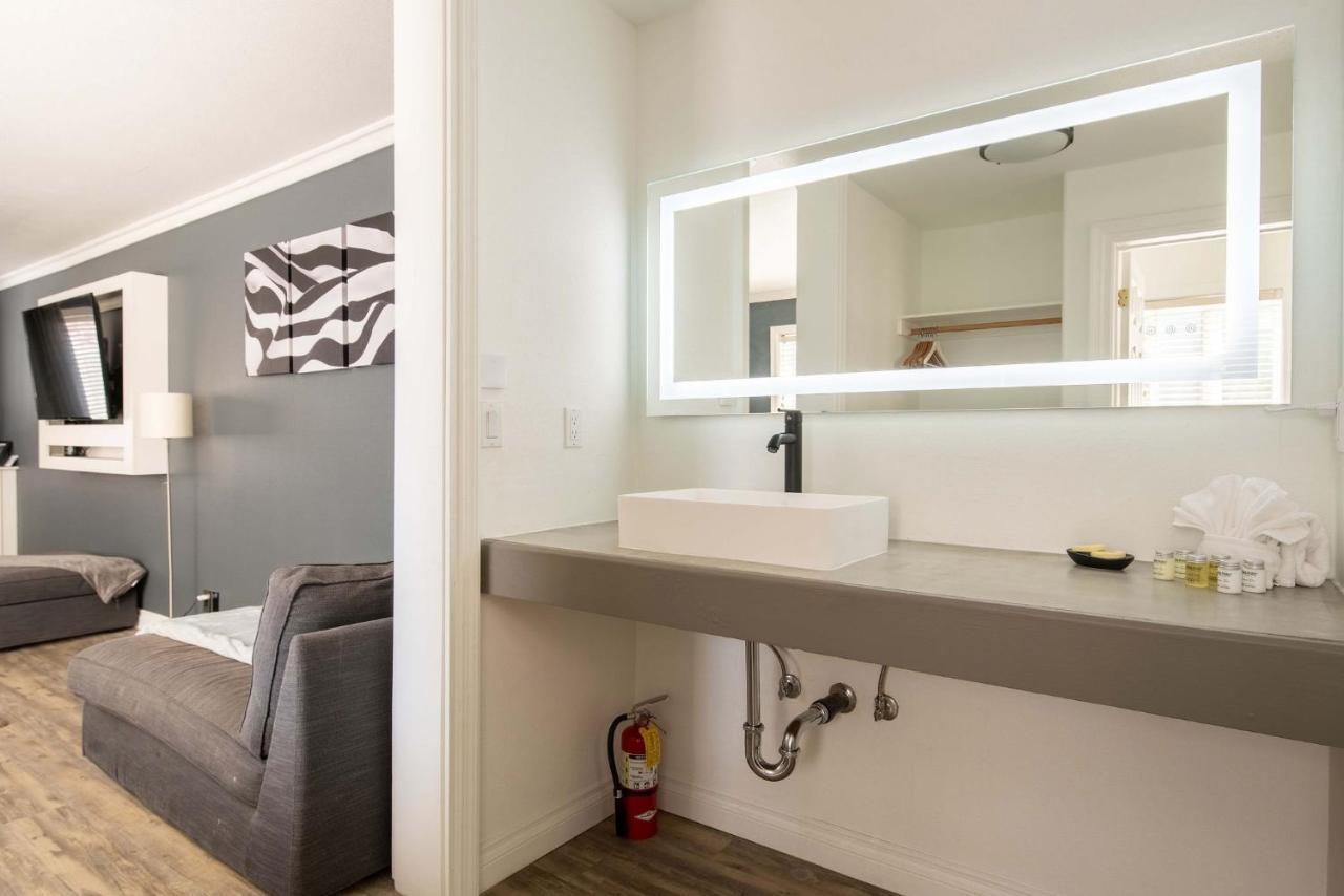 Big Bear Spa Suites Big Bear Lake Bagian luar foto
