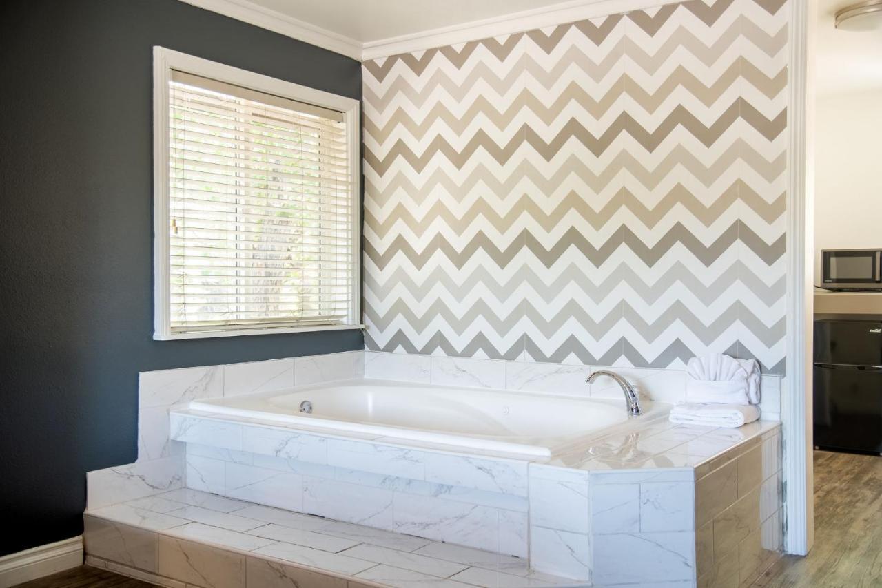 Big Bear Spa Suites Big Bear Lake Bagian luar foto
